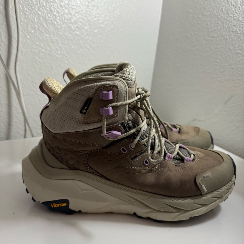 Hoka Women's Kaha 2 Gore-Tex Boots - Beige and Lavender - Picture 2 of 8